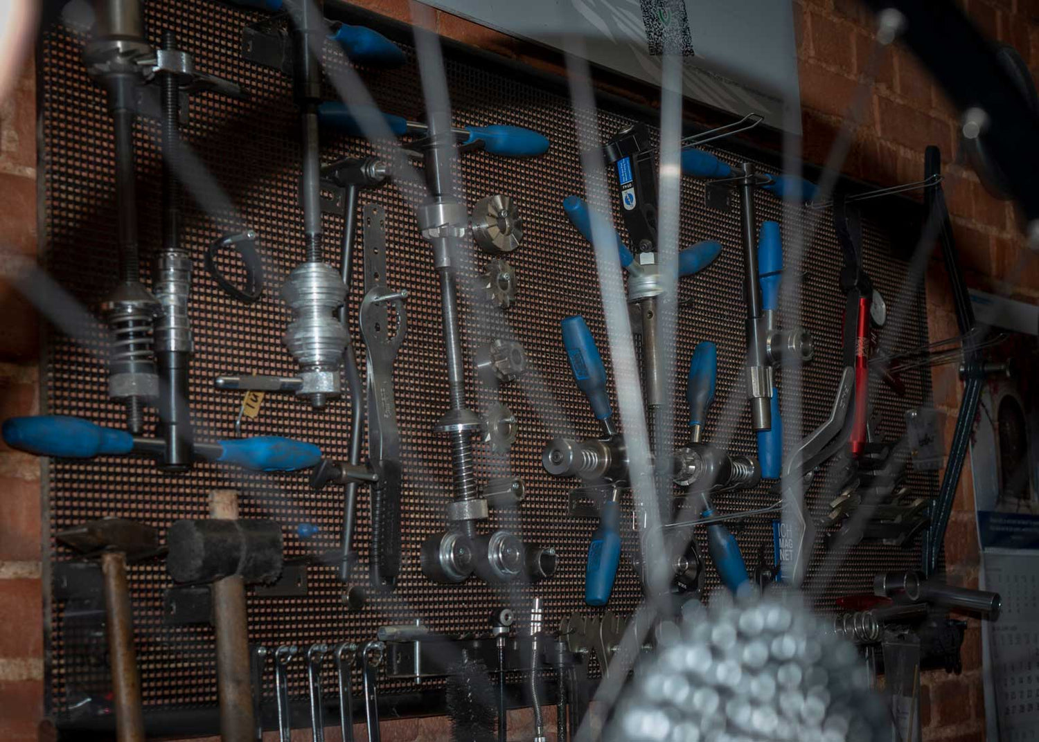 Werkzeugwand für den Service in der Werkstatt von Velofaktum.