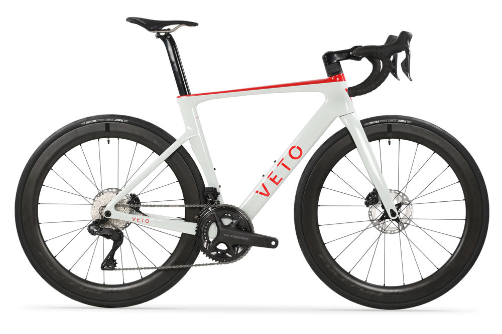 weisses Rennrad Veto F944 mit roter Schrift